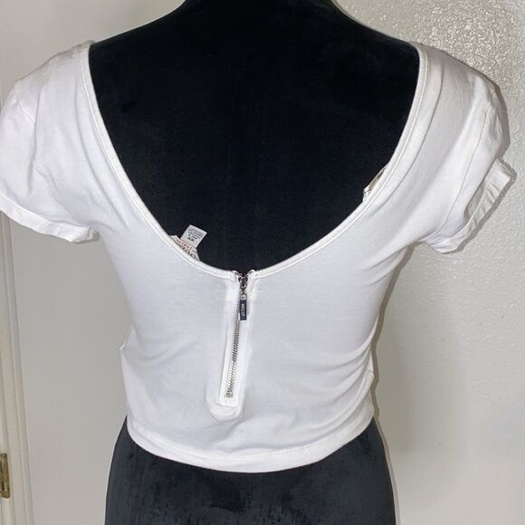 #173 GUESS CROP TOP - Picture 2 of 4